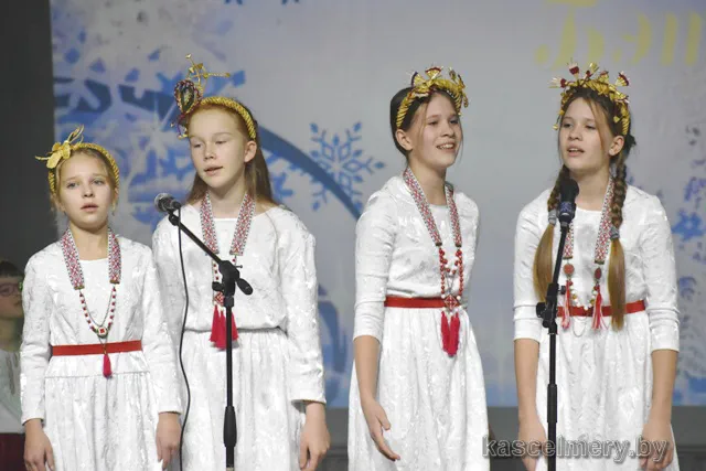 Дзяўчыны спяваюць